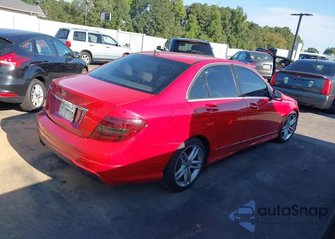 2012 Mercedes-Benz C 250 Luxury/Sport из США, поврежденный, VIN WDDGF4HBXCR233397